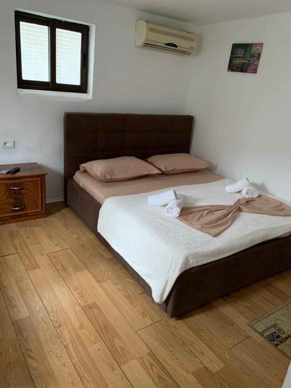 Guesthouse N&B Berat Eksteriør billede