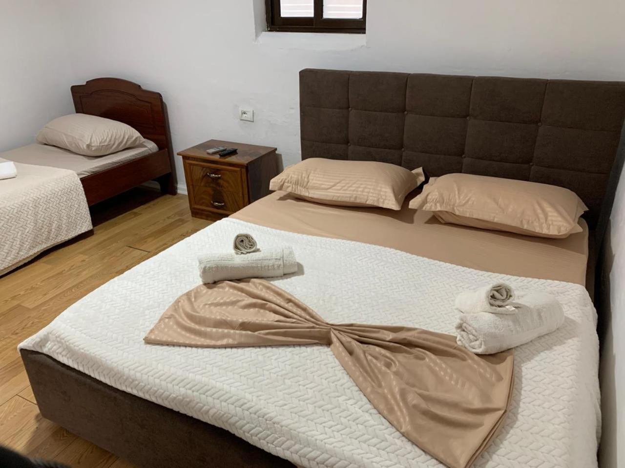 Guesthouse N&B Berat Eksteriør billede
